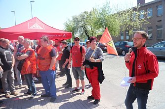 Alexander Scharff stimmte die Metaller auf den anstehenden Arbeitskampf ein (Foto: Angelo Glashagel)