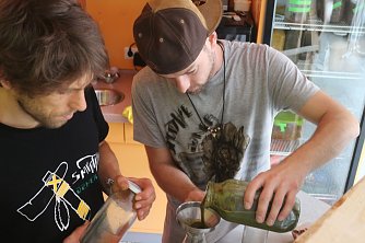 Slow Drinks statt Energy-Cocktail - die gesunden Getr&auml;nke gibts inzwischen auch in der Nordh&auml;user Innenstadt (Foto: Angelo Glashagel)