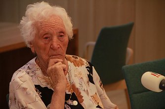 Anl&auml;sslich des Weltfriedenstages fand in der Stadtbibliothek Nordhausen heute ein Zeitzeugengespr&auml;ch mit Elfriede Niestroy statt (Foto: Angelo Glashagel)
