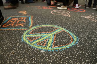 Bunte Botschaften in der Rautenstra&szlig;e (Foto: Angelo Glashagel)