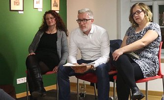 Katja Mitteldorf (rechts) - keine exorbitanten Widerst&auml;nde erfahren (Foto: Angelo Glashagel)