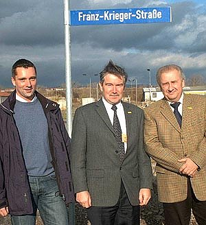 Niels Neu,  Dirk Beyer, Filialleiter Dom&auml;ne, Roland Brox, Gebietsleiter Dom&auml;ne (Foto: nnz)