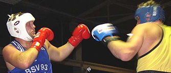 Kampf  im Autohaus (Foto: nnz)