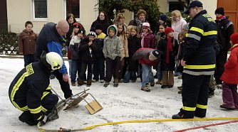 Auf Entdeckungstour bei der Feuerwehr (Foto: nnz)