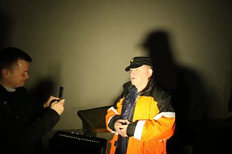 Sprengmeister Andreas West im abschlie&szlig;enden Gespr&auml;ch mit der Presse (Foto: Angelo Glashagel)