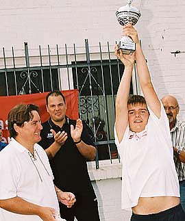 Sieger im Tauziehen (Foto: nnz)