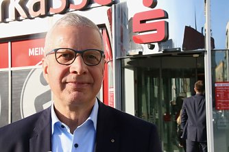 Rolf Barke hat das Planspiel B&ouml;rse bei der Sparkasse &uuml;ber vier Jahrzehnte begleitet (Foto: agl)