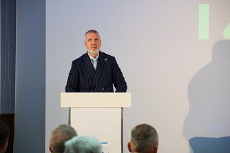 Minister Steffen Sch&uuml;tz hielt ein Gru&szlig;wort.  (Foto: ssc)