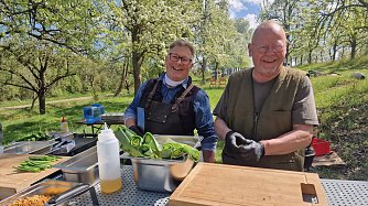 Der Tag auf der Streuobstwiese wurde von Gerd Ulm, der "IG Streuobstwiese", dem Landschaftspflegeverband und dem Naturpark S&uuml;dharz organisiert (Foto: agl)