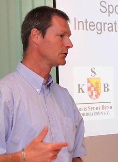 Br&uuml;cken bauen (Foto: J. Piper)