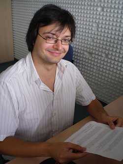 Am Mikrofon Angelo Glashagel (Foto: OKN)