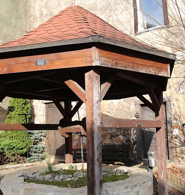 Bild: Der Walkenrieder Brunnen liegt gut versteckt im Innenhof des alten Nordh&auml;user Waisenhauses