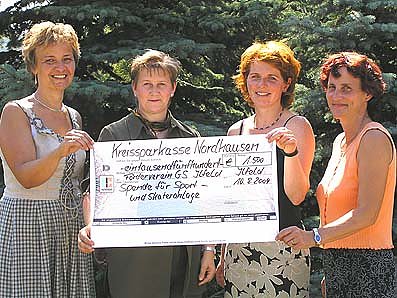 Geschenk f&uuml;r F&ouml;rderverein (Foto: nnz)