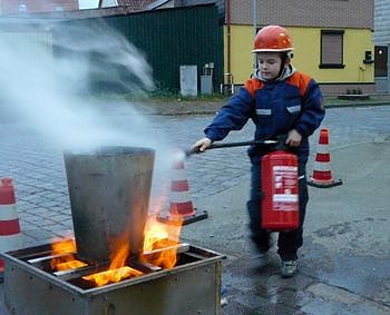 Hei&szlig;e Ausbildung (Foto: FFW Bielen)