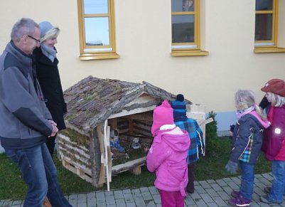 Krippe &uuml;bergeben (Foto: privat)