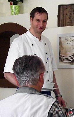 In seiner Gastst&auml;tte (Foto: K. Frank)