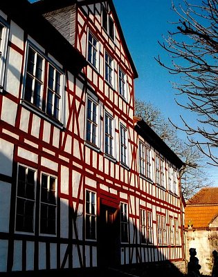 Neuer Fassadenanstrich an der Hofseite (Foto: privat)