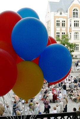 Luftballons verkaufen (Foto: Theater Nordhausen)