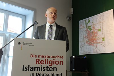 Bernd Adolf erl&auml;uterte das Ph&auml;nomen des Salafismus (Foto: Angelo Glashagel)