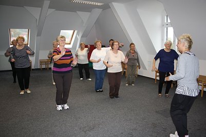 Mit Zumba gegen Osteoporose (Foto: Helios Klinik Bleicherode)