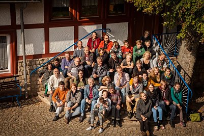 Die TeilnehmerInnen der Geschichtswerkstatt im Jugend- und Bildungshaus Tettenborn e.V. (Foto: R&uuml;diger Spott)