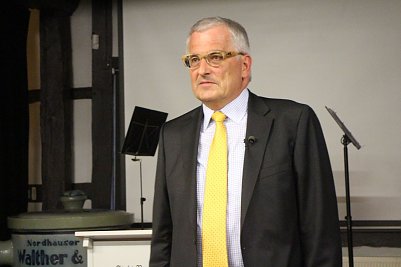 Die Festrede hielt Andreas Lesser, der mit seiner Stiftung den Tabakspeicher &uuml;berhaupt erst wieder zum Leben erweckt hatte (Foto: Angelo Glashagel)