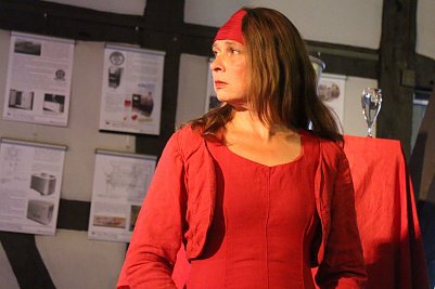 Sabine Kolbe und Kerstin Otto kommentierten jeweils die Aktionen und Rollen ihrer Kolleginnen (Foto: Angelo Glashagel)