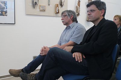 Die Autodidakten Bernd Luge (l) und Dr. Thomas Ludewig haben jeder ihren eigenen Zugang zu Natur und Kunst gefunden (Foto: Angelo Glashagel)