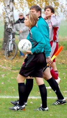 Eine Frau in der M&auml;nnerdom&auml;ne (Foto: FSV Wacker)