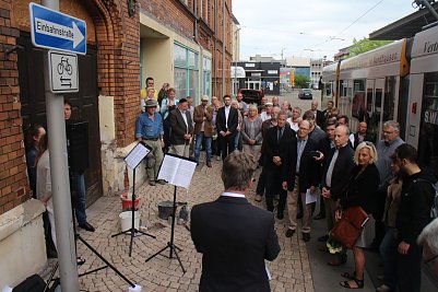 Zur Verlegung der Stolpersteine sprach Oberb&uuml;rgermeister Zeh vor Zivilgeselschaft, den Kirchen, der j&uuml;dischen Gemeinde und der Politik (Foto: Angelo Glashagel)