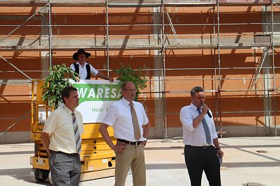 Ellrich B&uuml;rgermeister Matthias Ehrhold, Landrat Matthias Jendricke und der Leiter der Servicegesellschaft Gunnar Reuter und Zimmerermeister Wisse &uuml;bernahmen den offiziellen Teil (Foto: Angelo Glashagel)