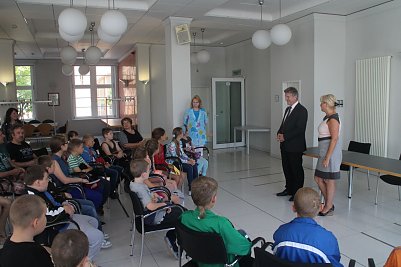 Begr&uuml;&szlig;t wurden die Kinder von Oberb&uuml;rgermeister Dr. Zeh und der zweiten Beigeordneten Hannelore Haase (Foto: Angelo Glashagel)