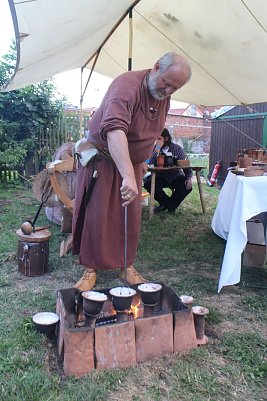 Harald Licht wei&szlig; wie die Kelten im heutigen Bayern schon um 600 v. Chr. das wei&szlig;e Gold gewannen (Foto: Angelo Glashagel)