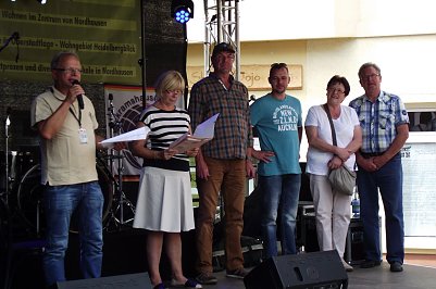 Barbara Rinke( 2.v. links) &uuml;berreichte das Th&uuml;ringer Ehrenamtszertifikat in verdienstvolle Personen.  (Foto: Kurt Frank)