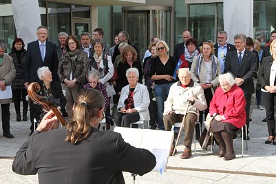 Auf dem Nicolaiplatz wurde nicht nur der Zerst&ouml;rung gedacht, sondern auch dem Wiederaufbau (Foto: Angelo Glashagel)