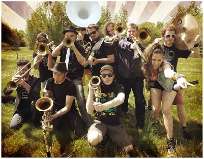 Das Wombo Orchestra will den Club T37 kommende Woche Freitag zum kochen bringen (Foto: Agentur)