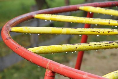 Spielplatzsicherheit - Winterpause nutzen, um Spielpl&auml;tze fit f&uuml;r die neue Saison zu machen (Foto: Angelo Glashagel)