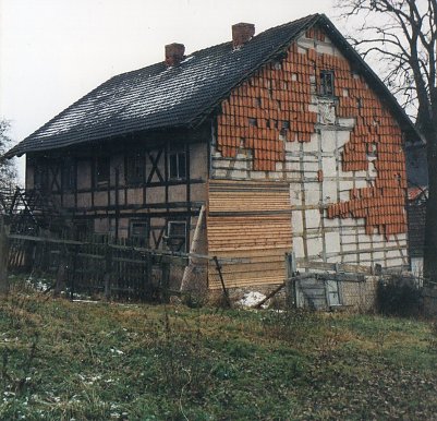 Vor 20 Jahren noch "ein Schutthaufen" - das Geburtshaus der Dichterin Sarah Kirsch (Foto: Heidelore Kneffel)
