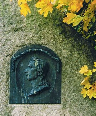 Schillerstein im Stadtpark (Foto: Kneffel)