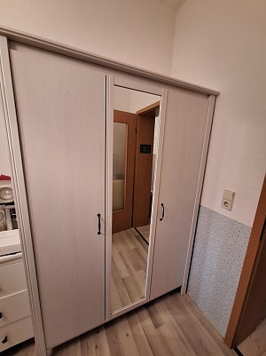 3-t&uuml;rig mit Spiegel  (Foto: )