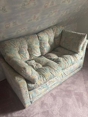 Couch mit Schlaffunktion ,nach vorne ausziehbar  (Foto: )