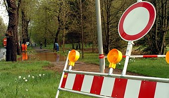 Parkallee stand unter Wasser (Foto: nnz)