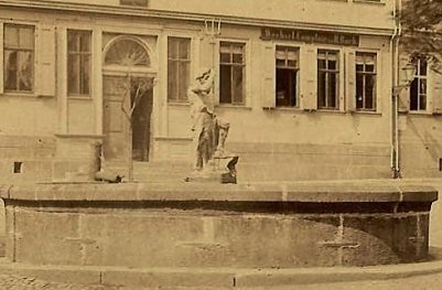 Der "alte" Neptun wie er auf dem K&ouml;nigshof zu sehen war - Kopie in Sandstein (Foto: Jessica S. M&uuml;ller)