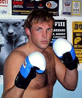 Benefiz-F&auml;uste (Foto: nnz)