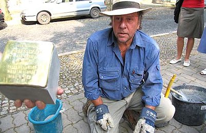 Messing in Stein (Foto: nnz)