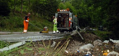 LKW kippte M&uuml;ll ab (Foto: nnz)