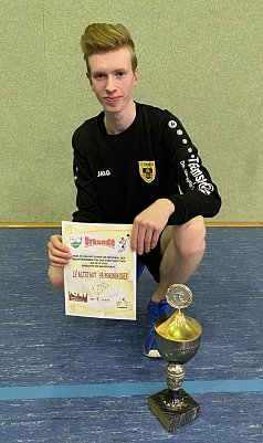 Ian Gessing spielt und Trainiert seit drei Monaten Faustball (Foto: Martin Gremmer)