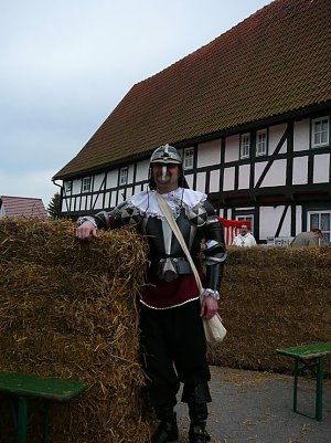 Ein Geharnischter auf dem Ellricher Museumsfest (Foto: Stadtverwaltung Ellrich)