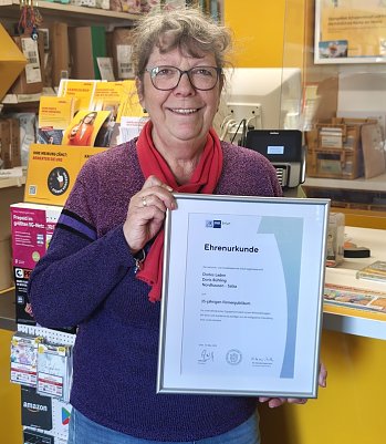 In der vergangenen Woche erhielt Doris B&uuml;hling eine Urkunde von der IHK Erfurt (Foto: nnz)