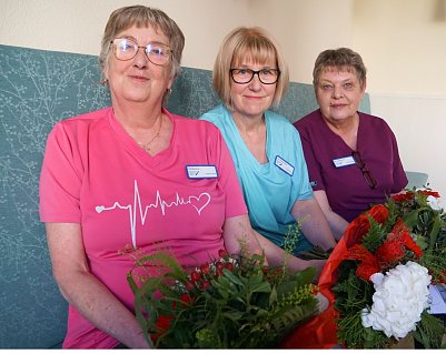 Pia B&uuml;chner, Ines Kretschmann und Silvia Steinmann arbeiten seit 10 Jahren, und damit von Beginn an, im Rolandhaus.  (Foto: ssc)
